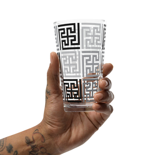 labyrinthus - shaker pint glass